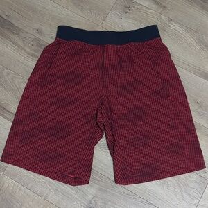 Lululemon Men's RARE Core Short Grid Red size M